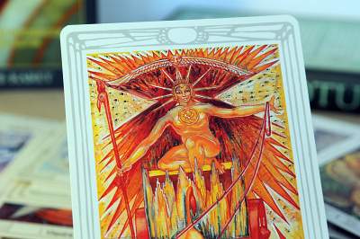 Tarotová karta Princ holí – Crowleyho tarot (Thothův tarot)